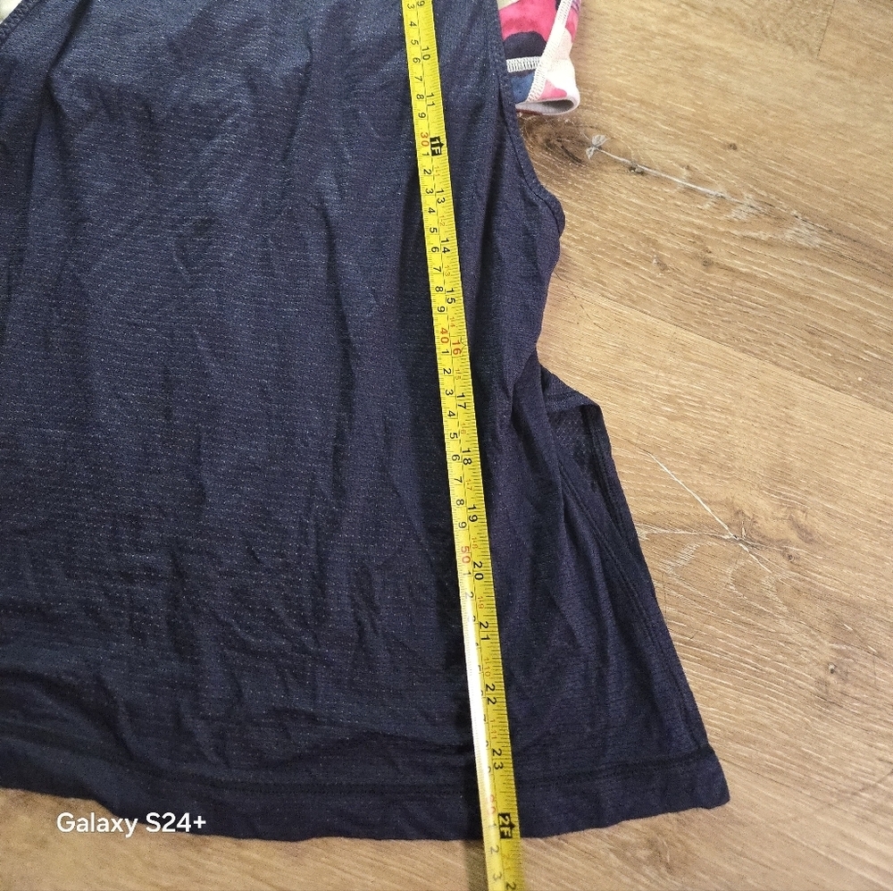 Lululemon Women's Navy Blue Racerback Tank Top - Picture 3 of 9